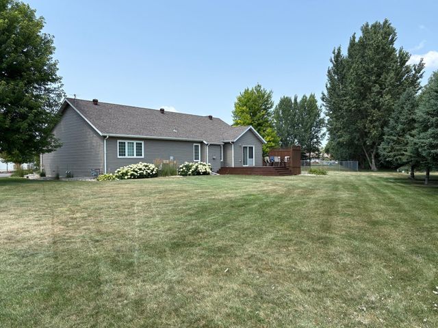 1949 51st Avenue N, Moorhead, MN 56560