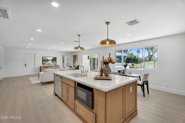 1559 N Upland Circle, Mesa, AZ 85201