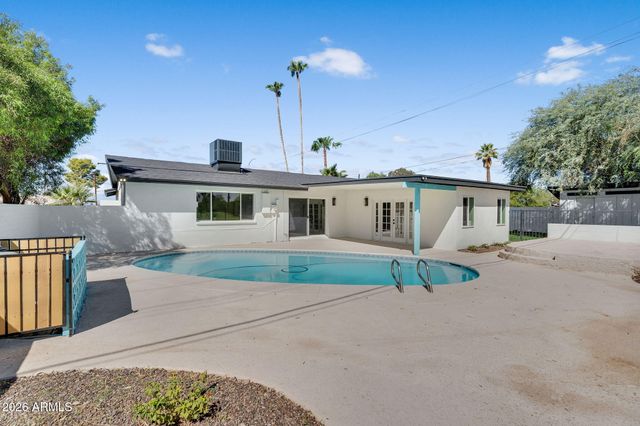 1559 N Upland Circle, Mesa, AZ 85201