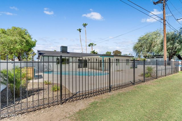 1559 N Upland Circle, Mesa, AZ 85201