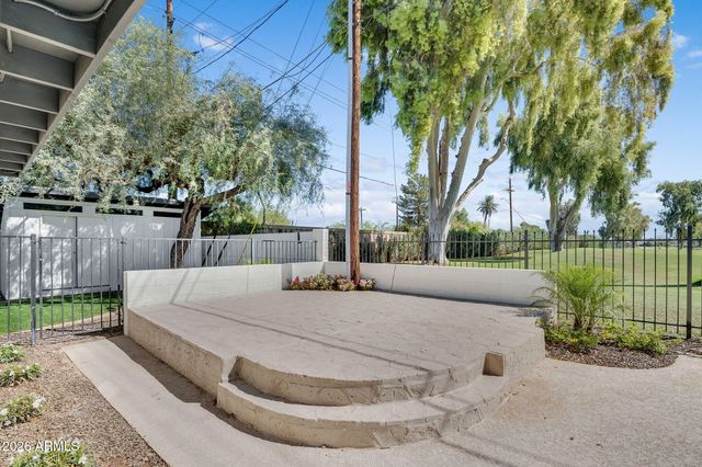 1559 N Upland Circle, Mesa, AZ 85201