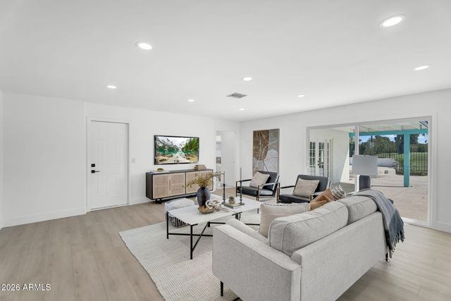 1559 N Upland Circle, Mesa, AZ 85201