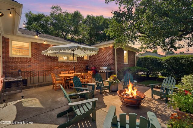 2012 Newmarket Dr, Louisville, KY 40222