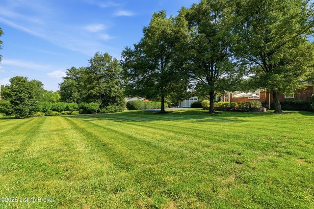 2012 Newmarket Dr, Louisville, KY 40222