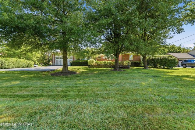 2012 Newmarket Dr, Louisville, KY 40222
