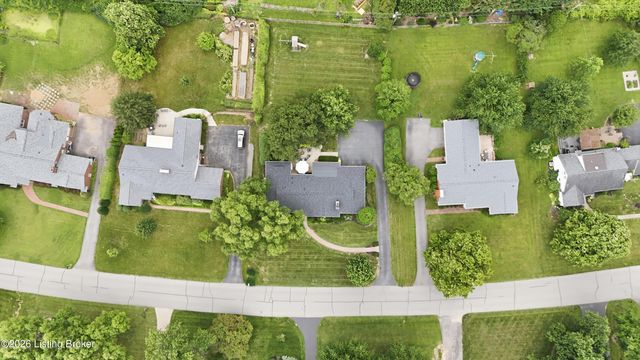 2012 Newmarket Dr, Louisville, KY 40222