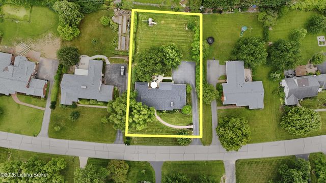 2012 Newmarket Dr, Louisville, KY 40222