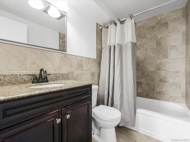 31 Casino Street 3J, Freeport, NY 11520