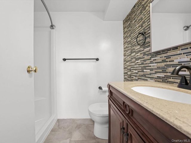 31 Casino Street 3J, Freeport, NY 11520