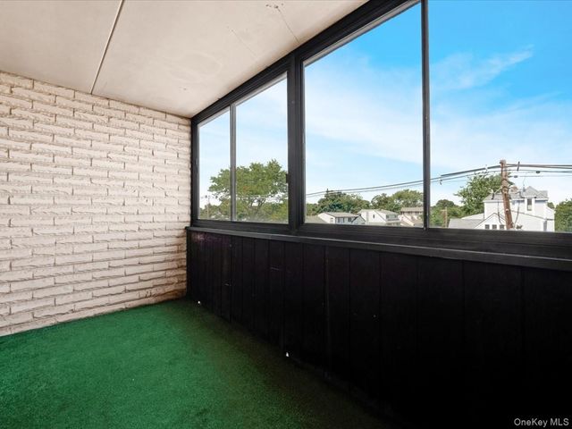 31 Casino Street 3J, Freeport, NY 11520