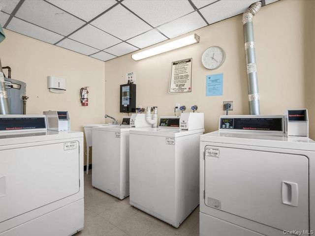 31 Casino Street 3J, Freeport, NY 11520