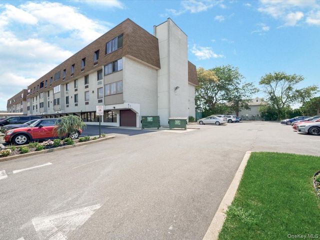 31 Casino Street 3J, Freeport, NY 11520