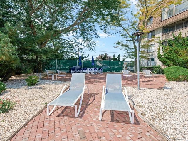 31 Casino Street 3J, Freeport, NY 11520