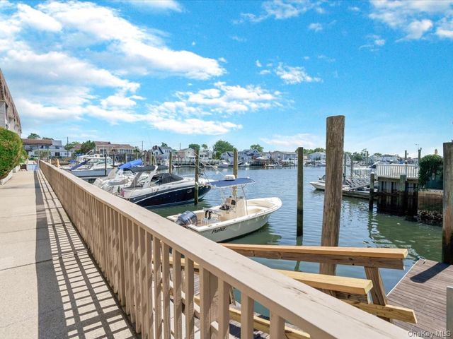 31 Casino Street 3J, Freeport, NY 11520
