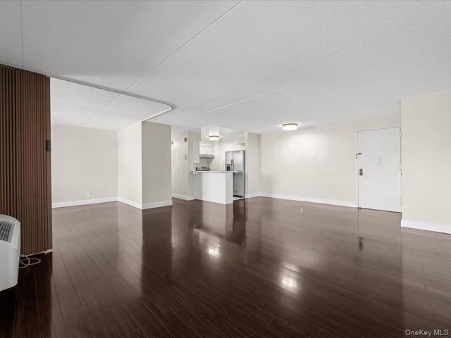 31 Casino Street 3J, Freeport, NY 11520