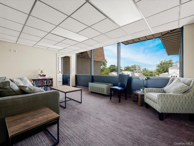 31 Casino Street 3J, Freeport, NY 11520
