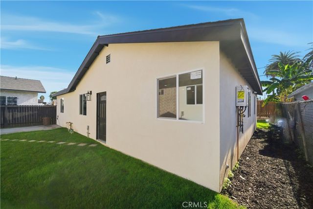 1106 W 74th Street, Los Angeles, CA 90044