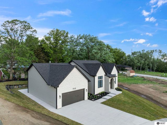 711 Yearling Court, Lincoln, NE 68520