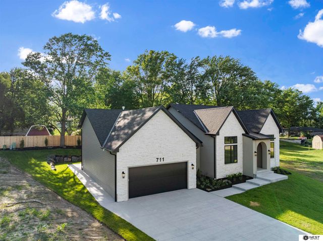 711 Yearling Court, Lincoln, NE 68520