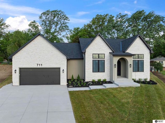 711 Yearling Court, Lincoln, NE 68520