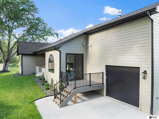 711 Yearling Court, Lincoln, NE 68520