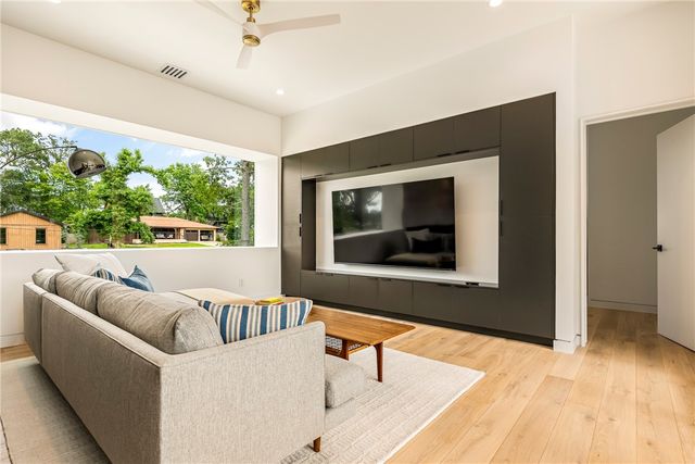 951 NW C Street, Bentonville, AR 72712