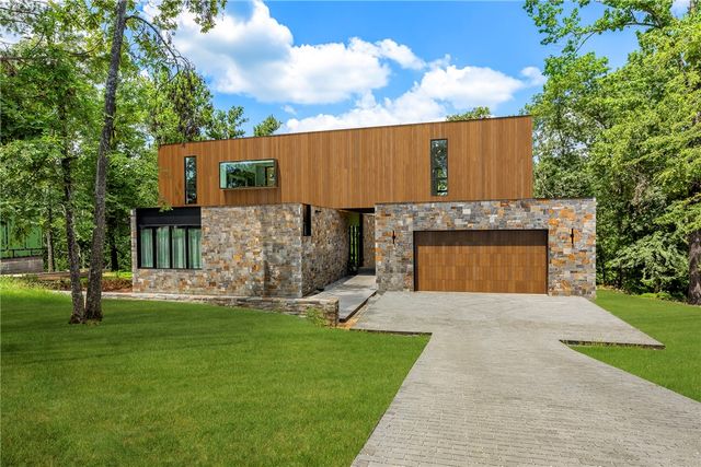 951 NW C Street, Bentonville, AR 72712