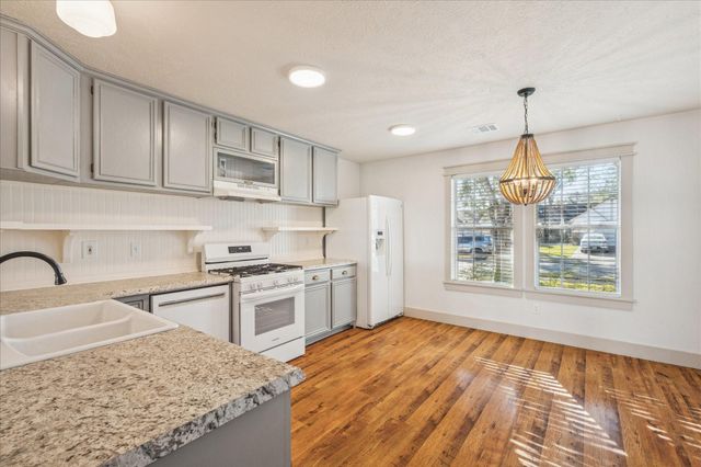 2824 Meadow Brook Court, League City, TX 77573