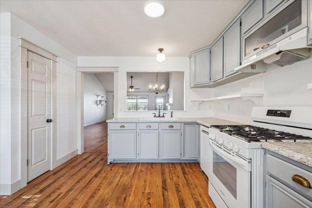 2824 Meadow Brook Court, League City, TX 77573