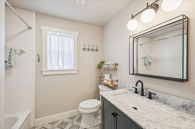 2824 Meadow Brook Court, League City, TX 77573