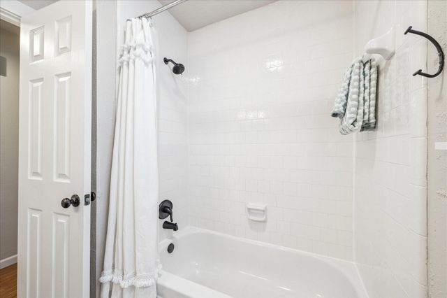 2824 Meadow Brook Court, League City, TX 77573