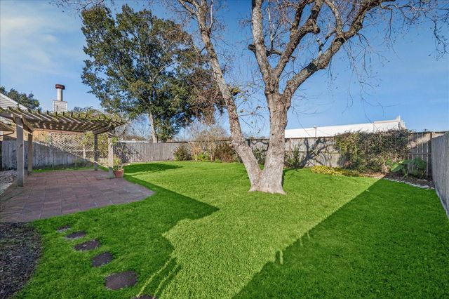 2824 Meadow Brook Court, League City, TX 77573