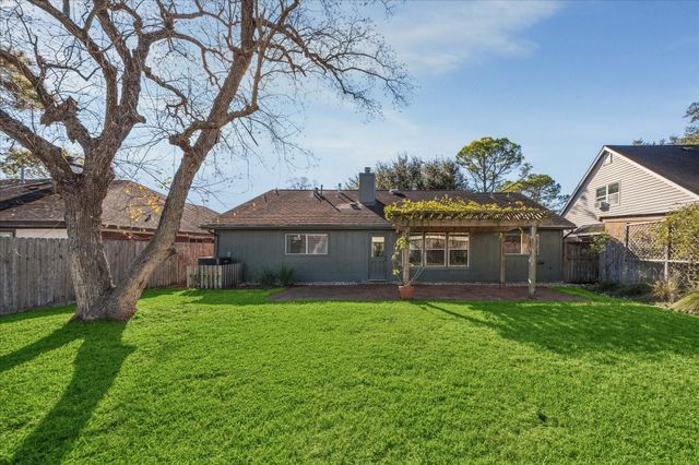 2824 Meadow Brook Court, League City, TX 77573