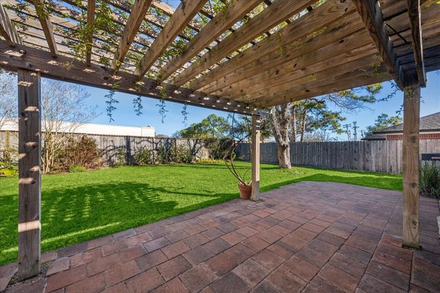 2824 Meadow Brook Court, League City, TX 77573