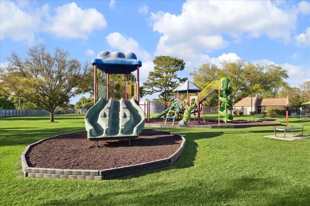 2824 Meadow Brook Court, League City, TX 77573