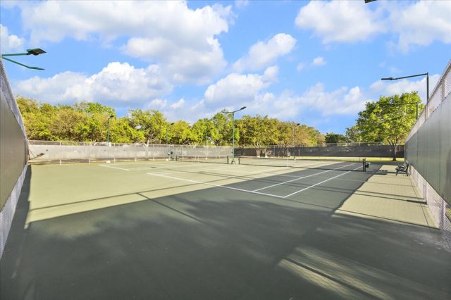 2824 Meadow Brook Court, League City, TX 77573