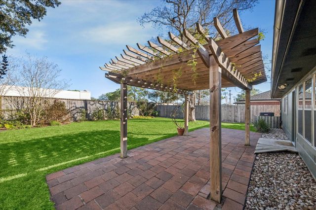 2824 Meadow Brook Court, League City, TX 77573