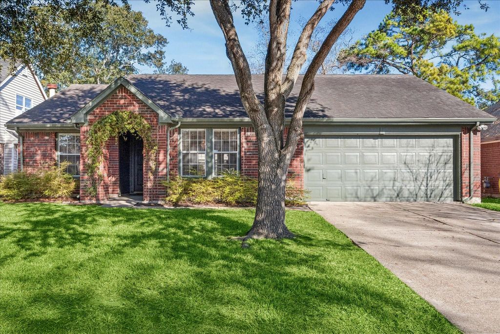 2824 Meadow Brook Court, League City, TX 77573