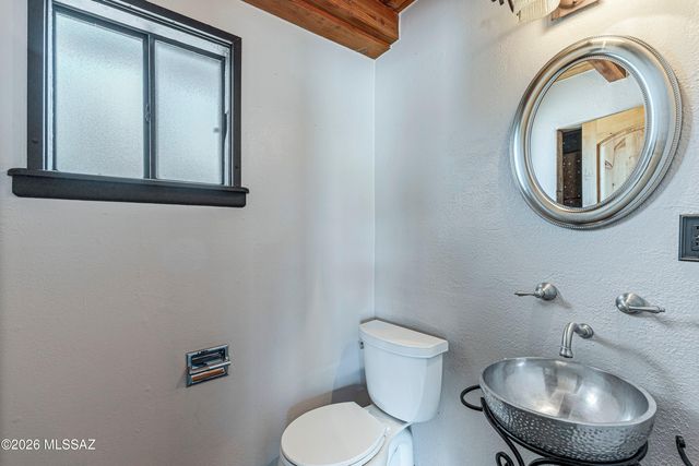 7020 E Katchina Court, Tucson, AZ 85715