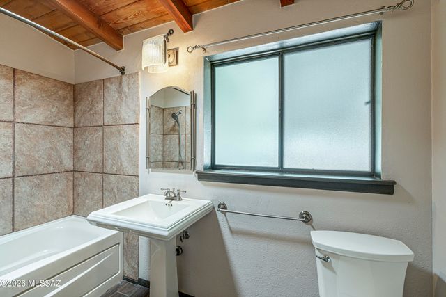 7020 E Katchina Court, Tucson, AZ 85715