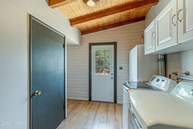 7020 E Katchina Court, Tucson, AZ 85715