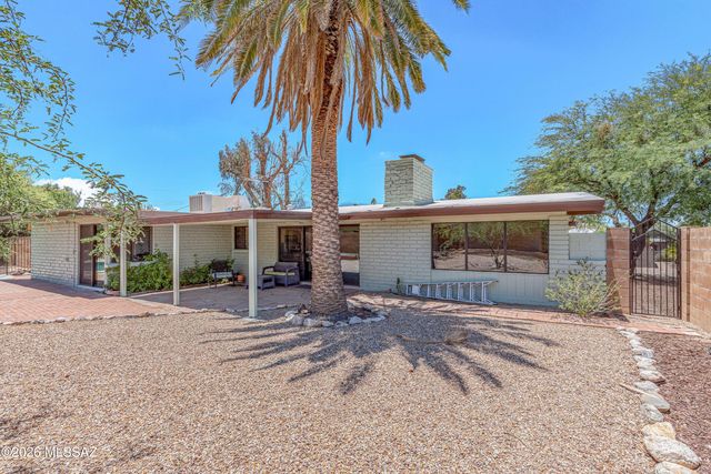 7020 E Katchina Court, Tucson, AZ 85715
