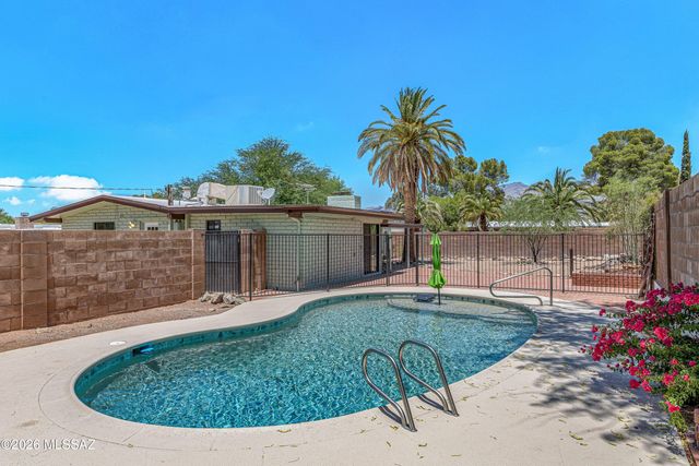 7020 E Katchina Court, Tucson, AZ 85715