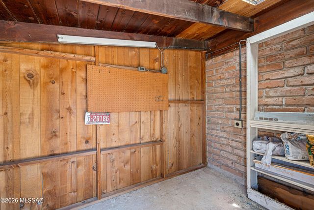 7020 E Katchina Court, Tucson, AZ 85715