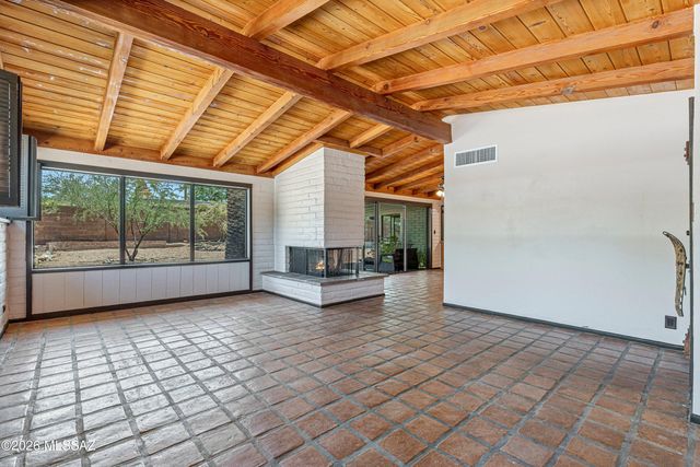 7020 E Katchina Court, Tucson, AZ 85715