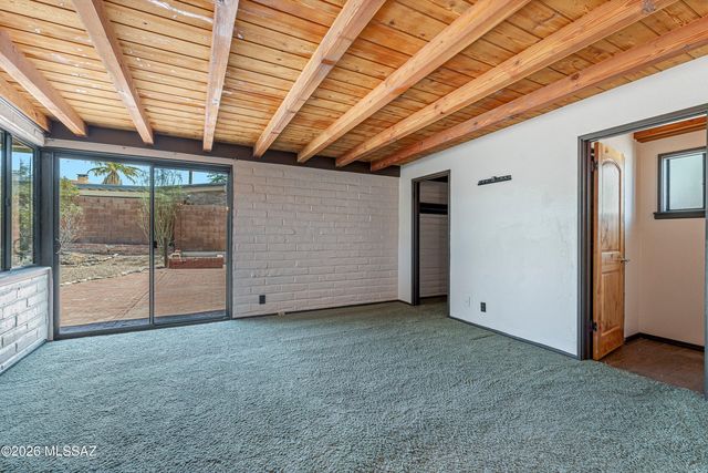 7020 E Katchina Court, Tucson, AZ 85715