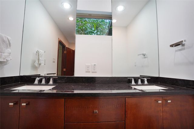 5643 Terwilliger Way, Houston, TX 77056