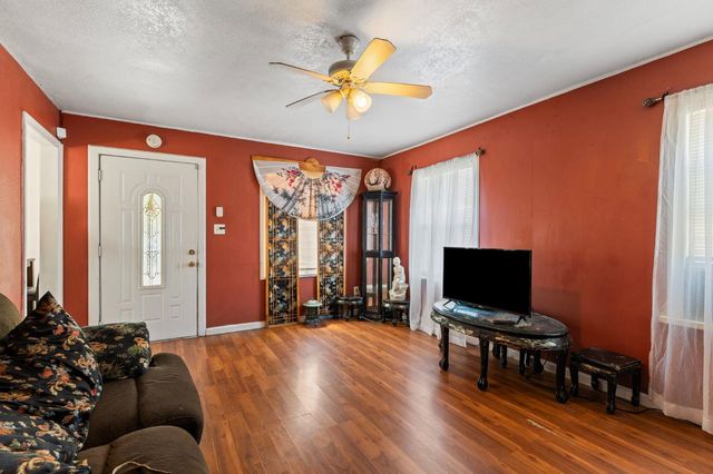 2102 N Funston, Stockton, CA 95205