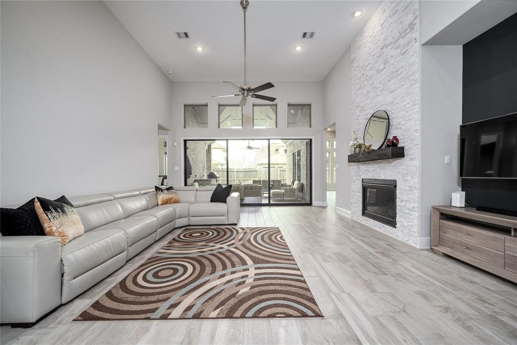 Image 13 of property listing at 2511 Marble Hill Drive, Missouri City, TX 77459