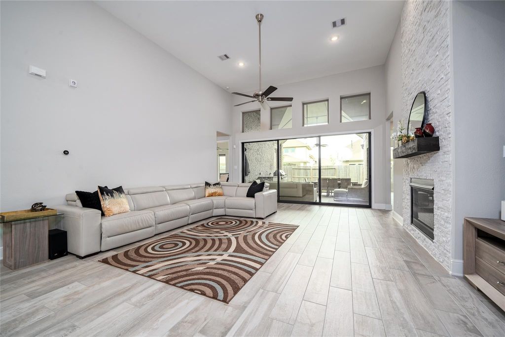 Image 15 of property listing at 2511 Marble Hill Drive, Missouri City, TX 77459